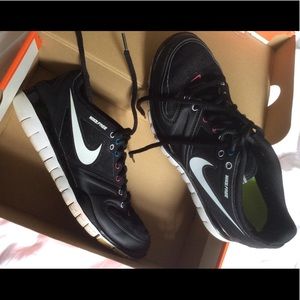 Nike free hypertr women’s sneaker black size 9